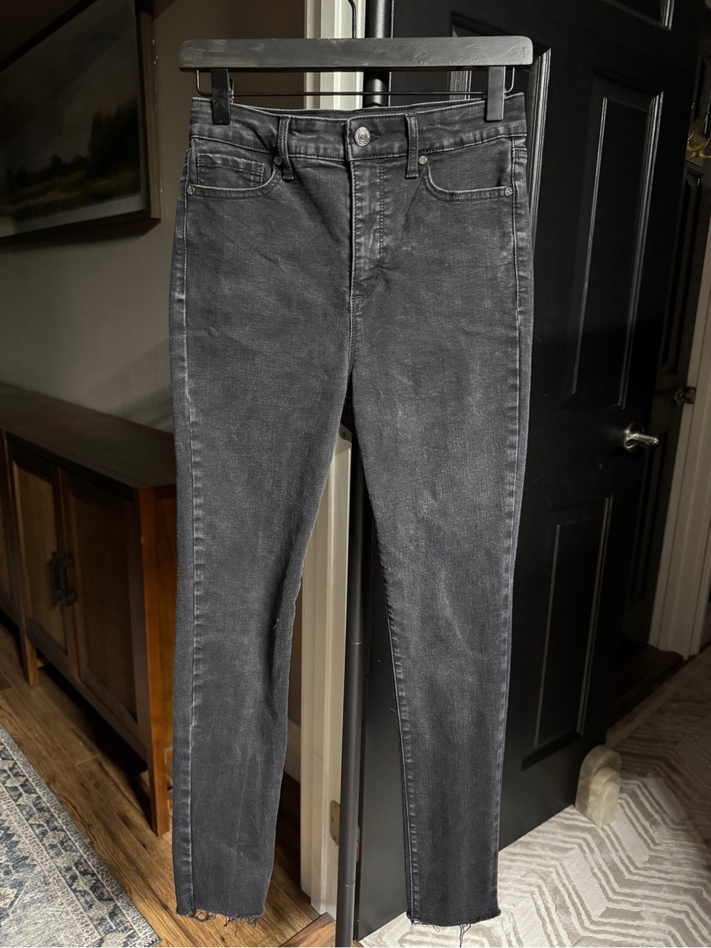 {Sofia Jeans} "Rosa Curvy Ankle" Faded Black Skinny Raw Hem Denim Jeans WJ78